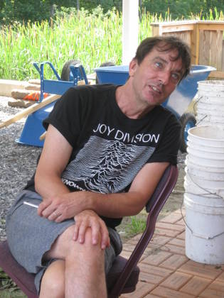 Nick Flynn chatting with writers before class.