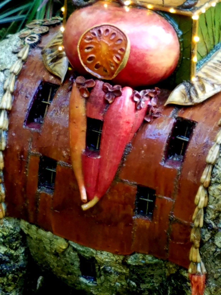 NYBG Holiday Train Show, Elephantine Colossus Hotel replica