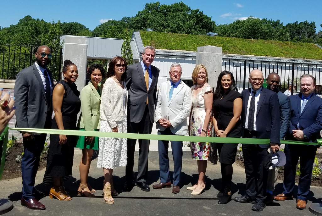 NYC Mayor de Blasio, Gregory Long, Maureen K. Chilton, Carrie Rebora Barratt, Ph.D., Edible Academy, NYBG,