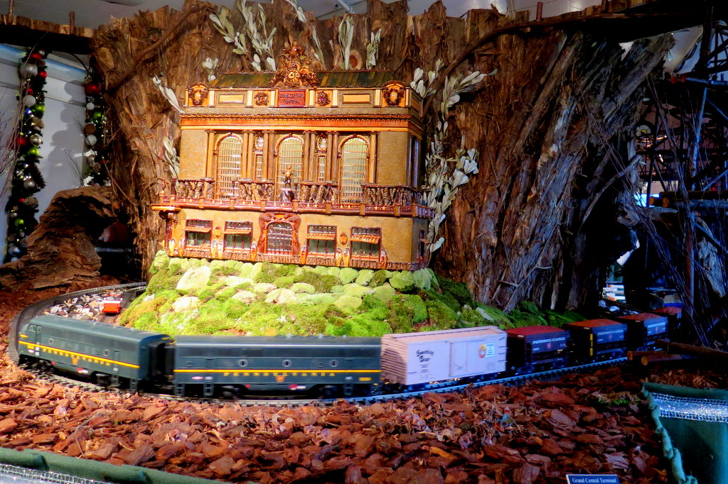 NYBG Holiday Train Show 2018, Applied Imagination, Grand Central Station replica