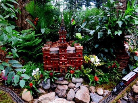 Park Avenue Armory replica, NYBG Holiday Train Show 2018, Applied Imagination