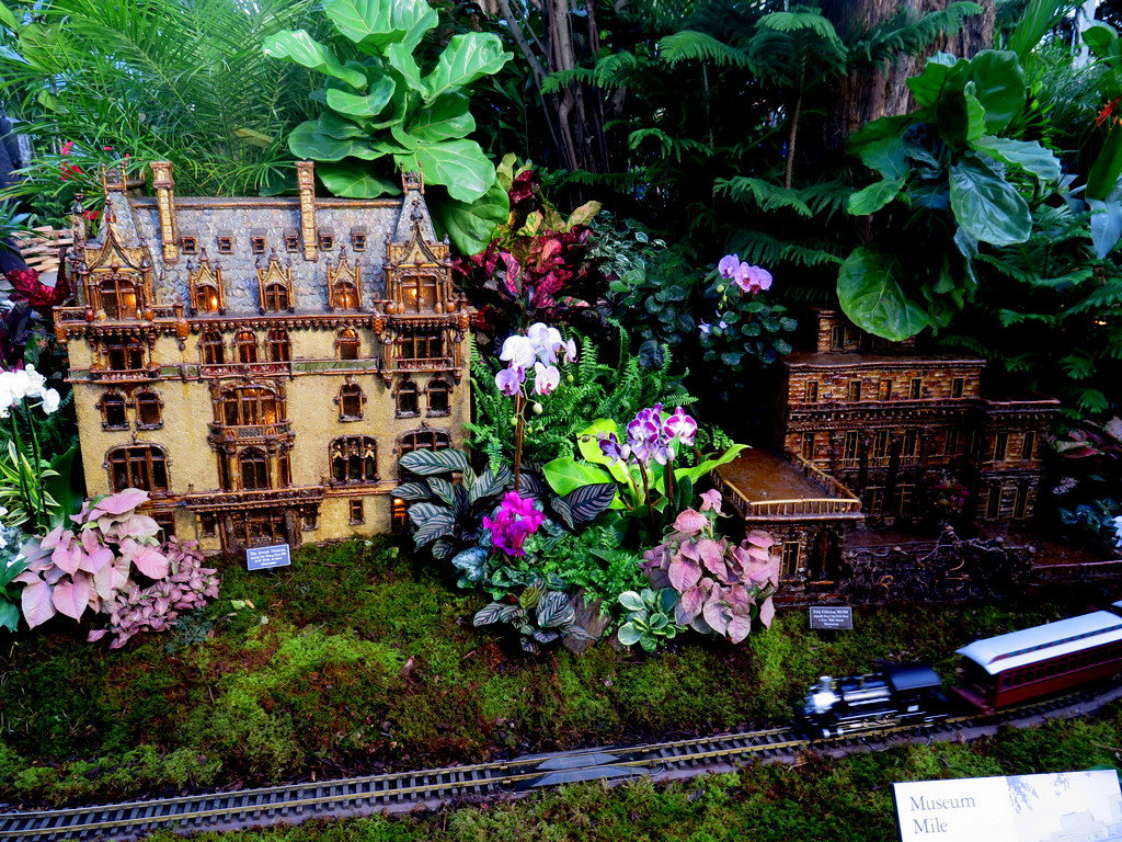 Museum Mile replicas, NYBG Holiday Train Show 2018, Applied Imagination