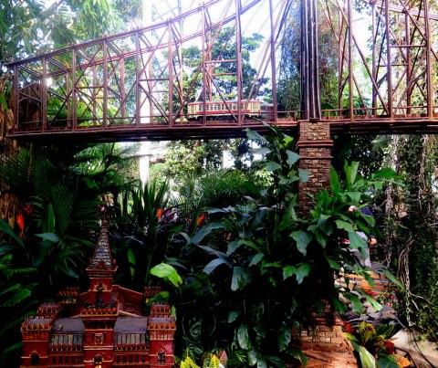 Museum Mile Manhattan, Applied Imagination, NYBG Holiday Train Show 2018