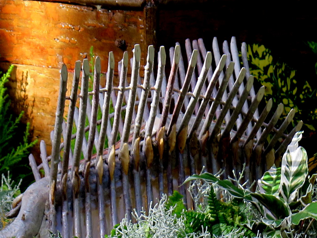 Palms of the World Gallery and Reflecting Pool, Holiday Train Show 2018, Applied Imagination, The Oculus