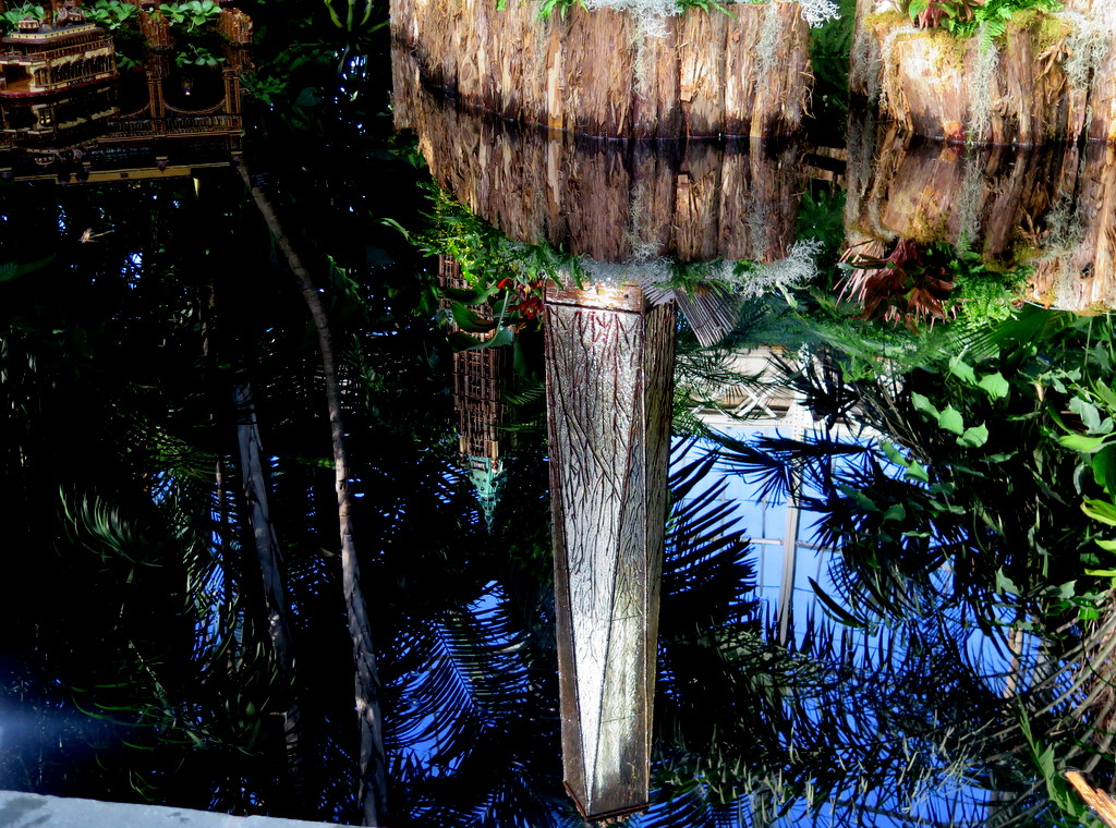 2018 Holiday Train Show, Palms of the World Gallery and Reflecting Pool