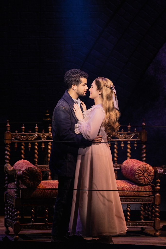 Jordan Fisher, Maria Bilbao in 'Sweeney Todd: The Demon Barber of Fleet Street' (Matthew Murphy, Even Zimmermann)