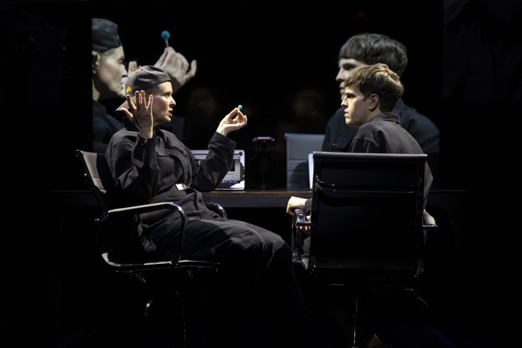  Cynthia Nixon, Taylor Trensch in 'The Seven Year Disappear' (Monique Carboni)