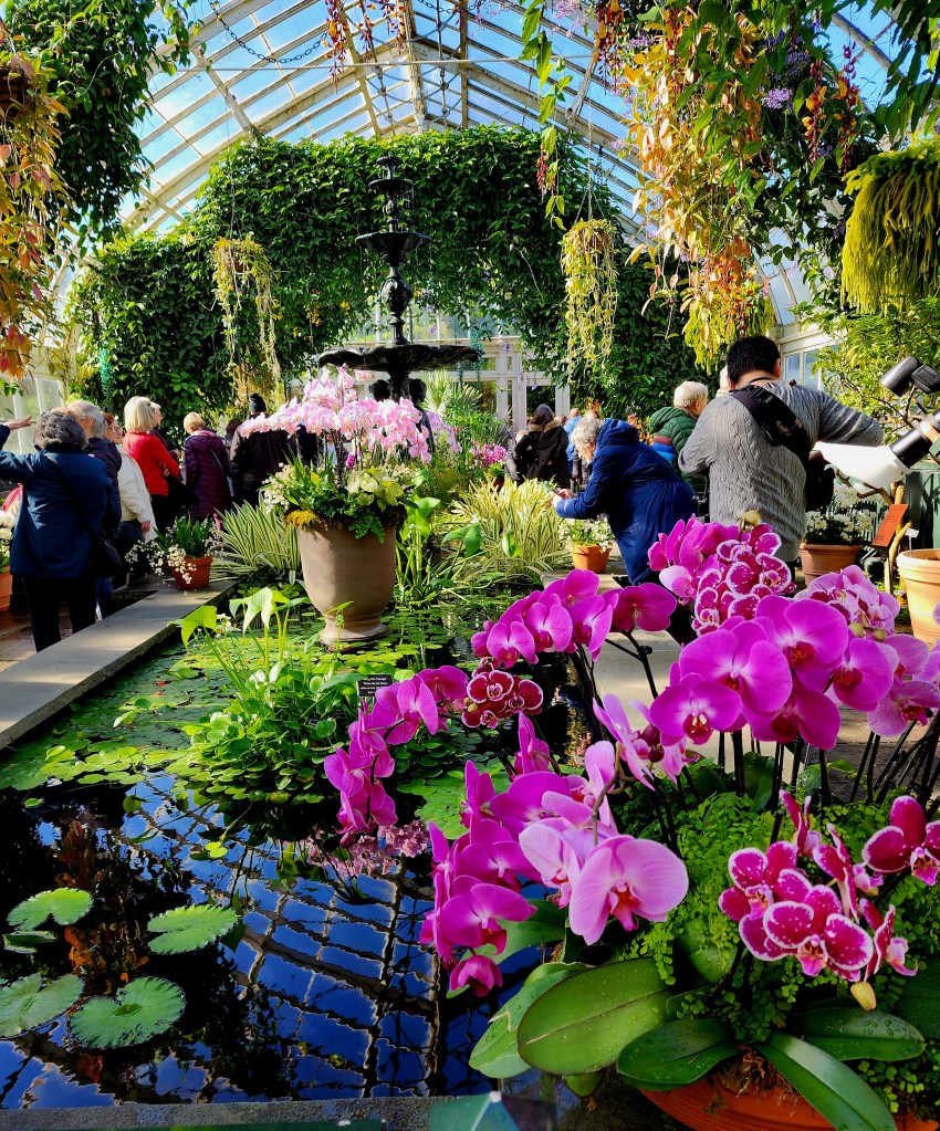 The restful gallery that has benches. (Carole Di Tosti)