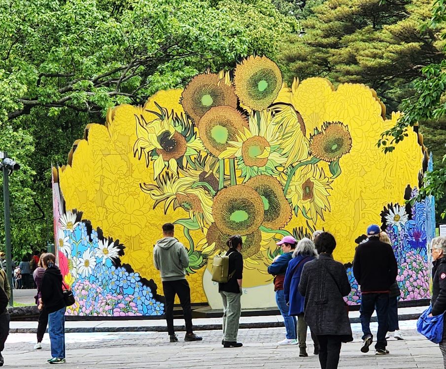 Flower installation inspired by Van Gogh by Catherine Borowski and Lee Baker of Grapic Rewilding for NYBG 'Van Gogh's Flowers'  (Carole Di Tosti)