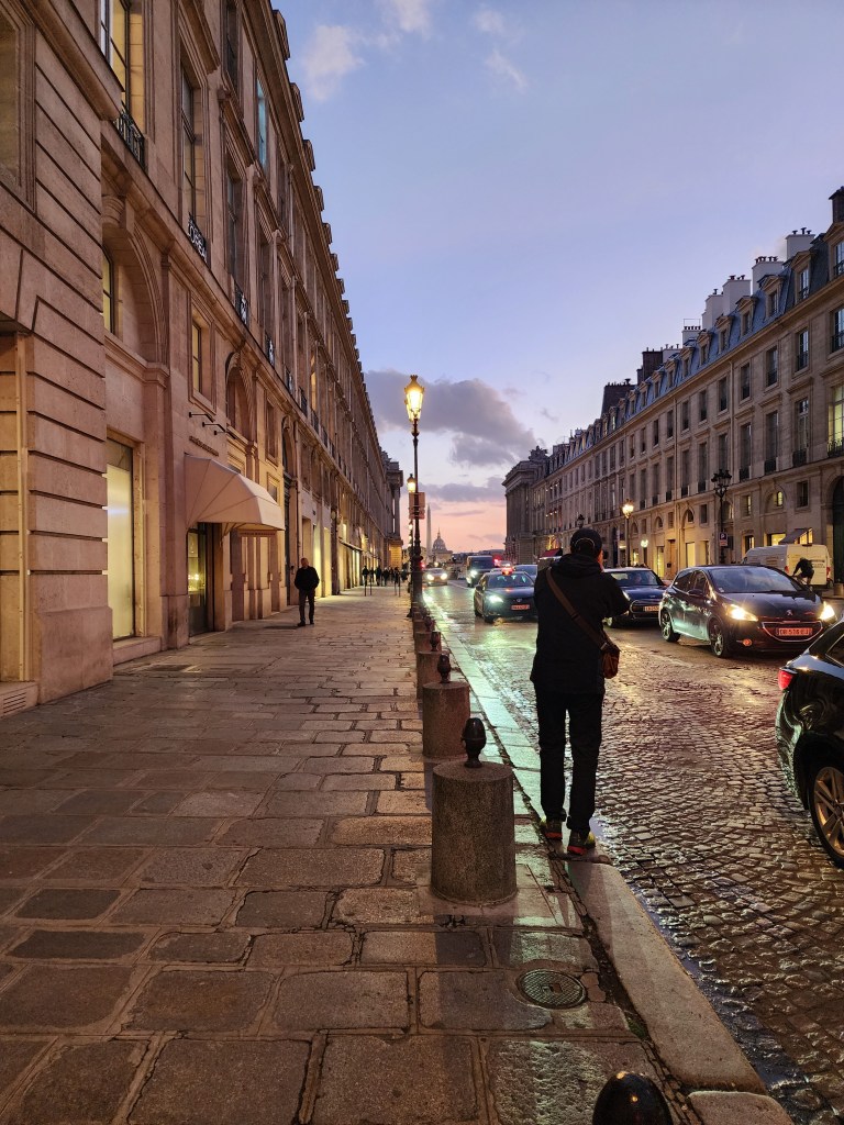 A typical street in downtown Paris at dusk (Carole Di Tosti)