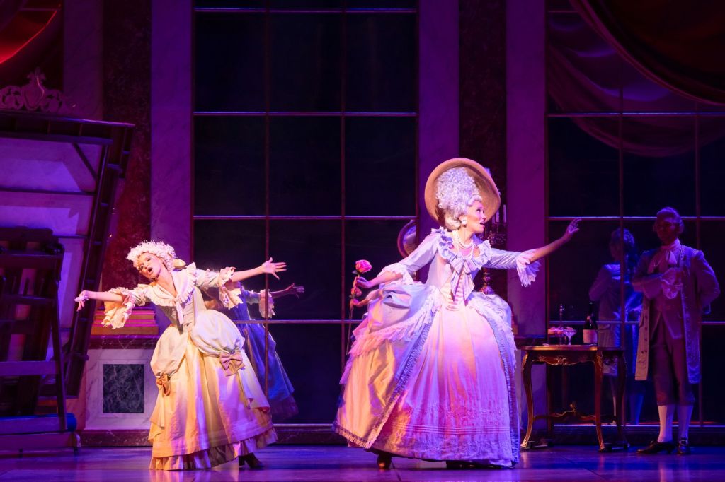 Kristin Chenoweth and Isabel Keating in 'The Queen of Versailles' (Julieta Cervantes)