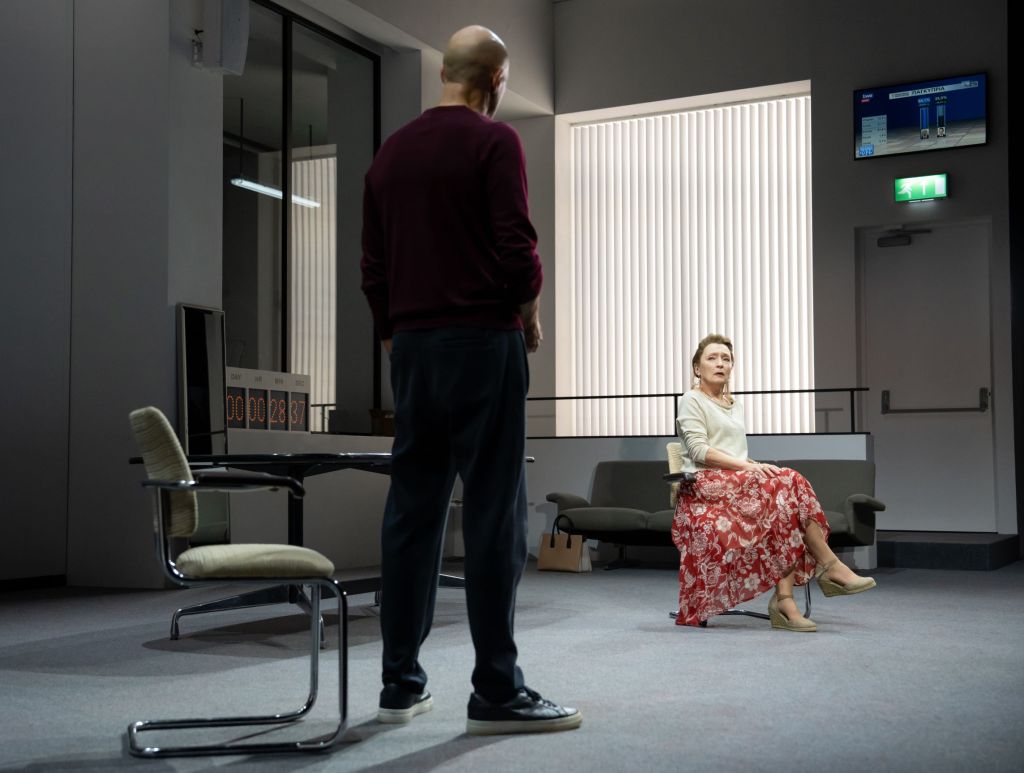 Mark Strong, Lesley Manville in 'Oedipus' (Julieta Cervantes)