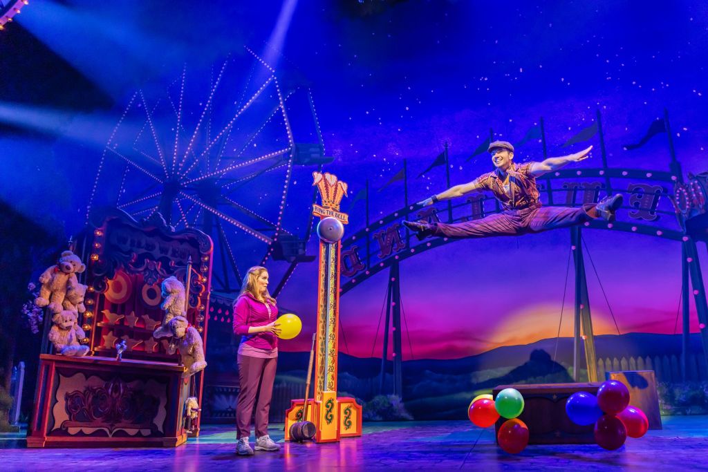 Sara Chase, Max Clayton in 'Schmigadoon!' (© Matthew Murphy and Evan Zimmerman for MurphyMade)