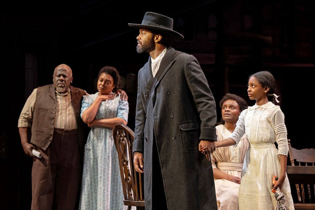 (L to R): Cedric The Entertaner, Taraji P. Henson, Joshua Boone, Nimene Sierra Wureh,Savannah Commodore in 'Joe Turner's Come and Gone' (Julieta Cervantes)