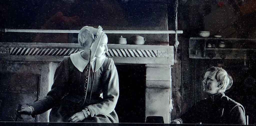 (L to R):  Caro Braun, Sandra Hüller in 'Rose' (courtesy of Mubi)